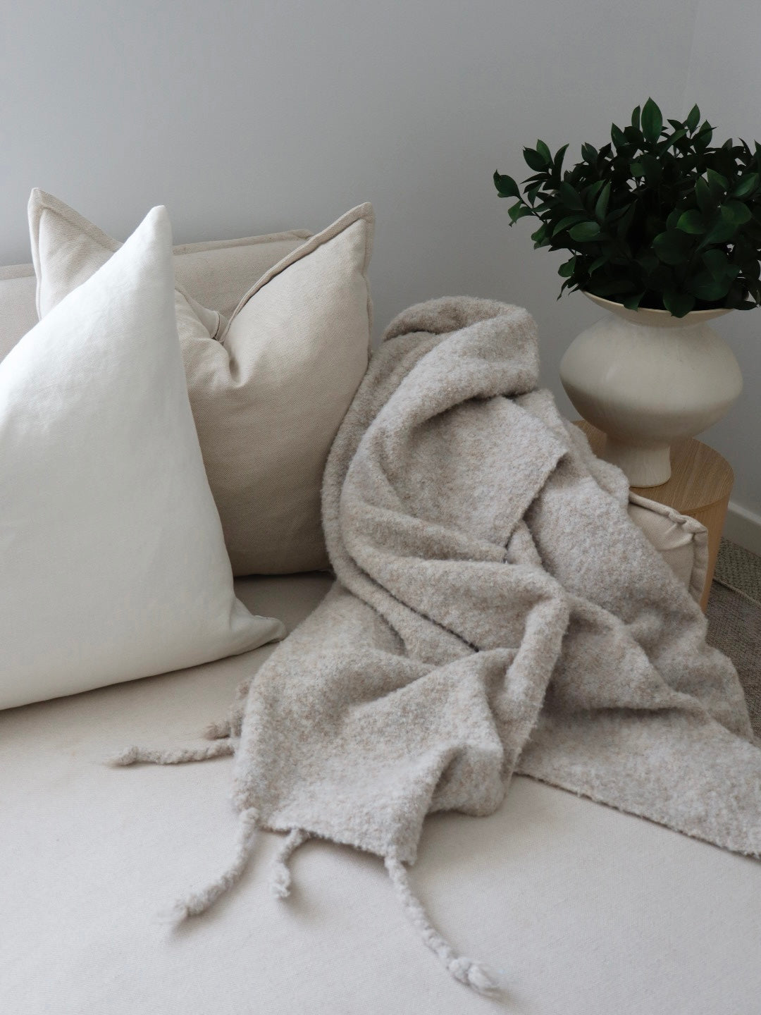 Bulimba home chunky Beige Tassel throw rug